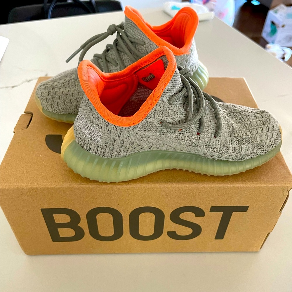 Adidas Yeezy Boost 350 V2 ‘Desert Sage’ sneaker